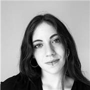 Profesora de artes imparte clases de historia del arte, dibujo, puntura, etc